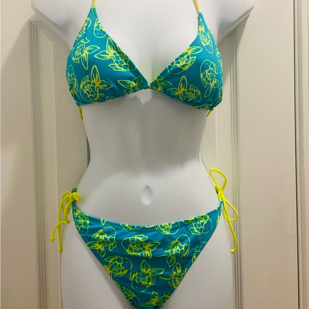 Aeropostale fun & flattering striped bikini set Size XL (Jr) Barely worn!